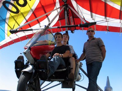 Stphane et derrire lui, Corentin, avec  leur ct, Franois Denis, instructeur et prsident du club.